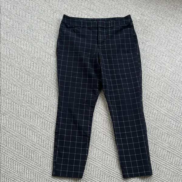 Old Navy Women’s Black Windowpanel Pixie High Rise Pants - Image 2