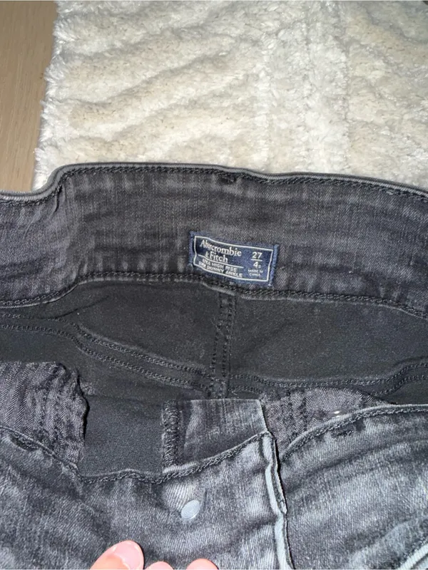 Abercrombie & Fitch Women's Skinny Washed Black Jeans - Image 3