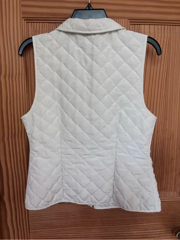 New Directions White Quilted Sleeveless Zip Vest - Image 2