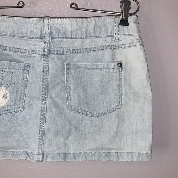 Forever Twenty One Boutique distressed mini jean skirt - Image 6