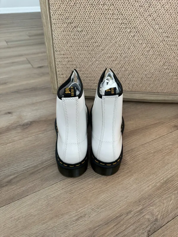 DR.Martens 1460 Patent Leather Lace Up Boots in White Patent Leather US 9 - Image 5