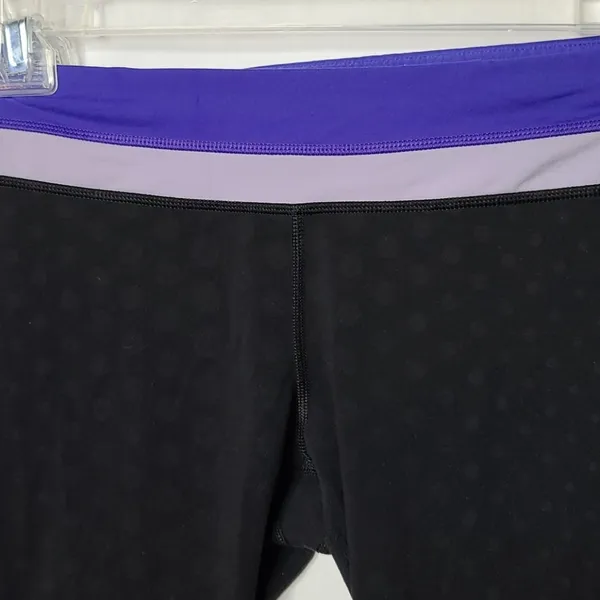 Lululemon black legging capri slip on workout sz 8 - Image 4