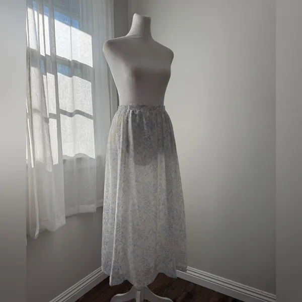 Vintage ‘80s TanJay by Nygard White Floral Print Elastic Waist Midi Skirt - Image 5