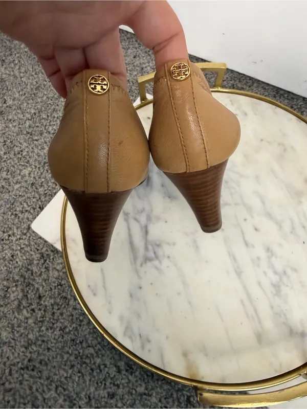 Tory Burch Sz 6.5 Tan Leather Peep Toe Wedge Pumps Heels - Image 8
