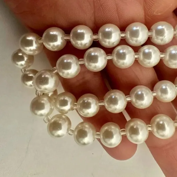 Faux pearl necklace with rhinestone magnetic clasp - Image 5