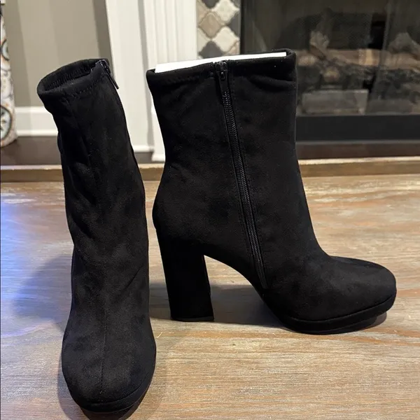 Steve Madden Black‎ Suede Block Heel Ankle Boots – Size 11 - Image 4