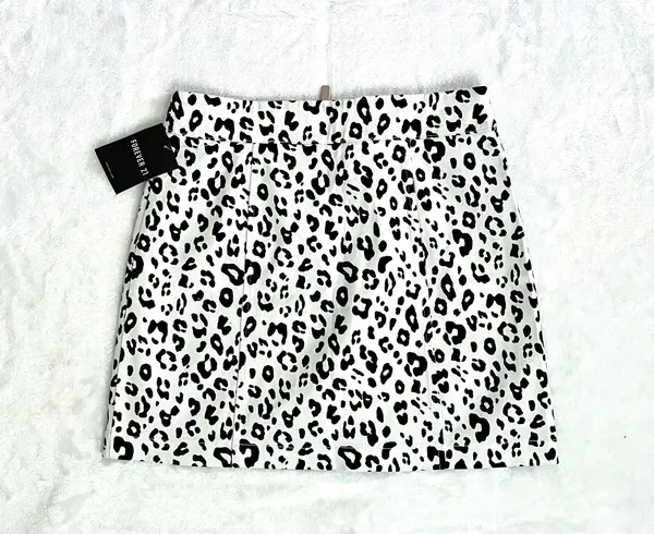 Forever 21 Leopard Print Skirt - Image 6