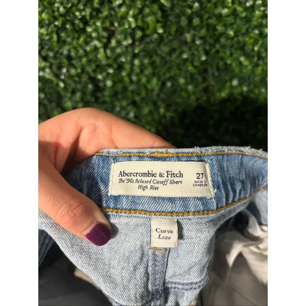 Abercrombie and Fitch Distressed High Rise 90s Relaxed Cut Off Size 27 - Image 3