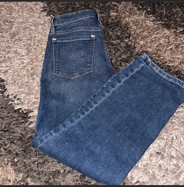 Jeans size 2 good cond inseam 27 - Image 3