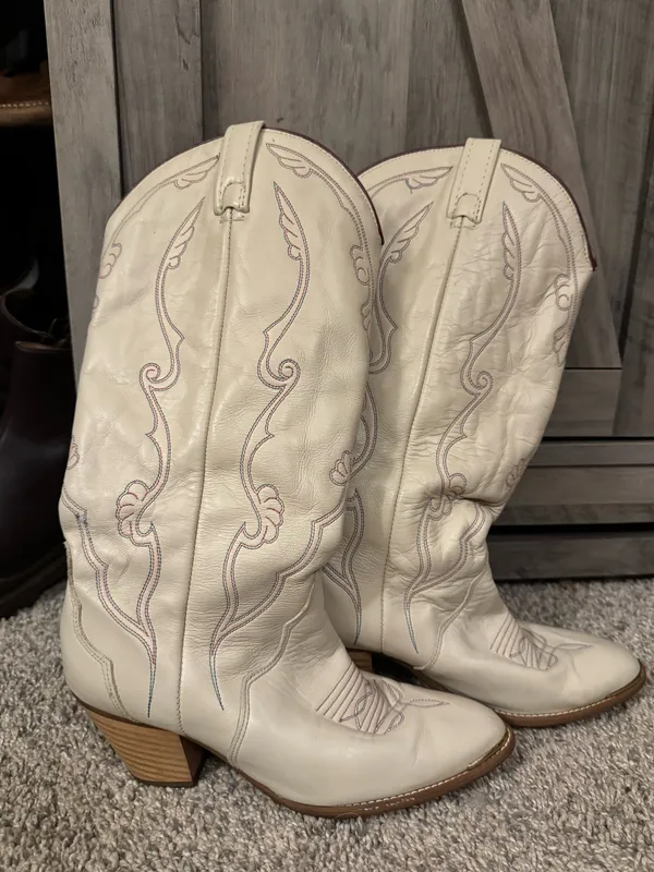 Vintage white cowgirl boots - Image 2