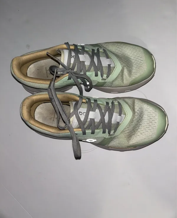On Cloud Shoes Running - Image 2