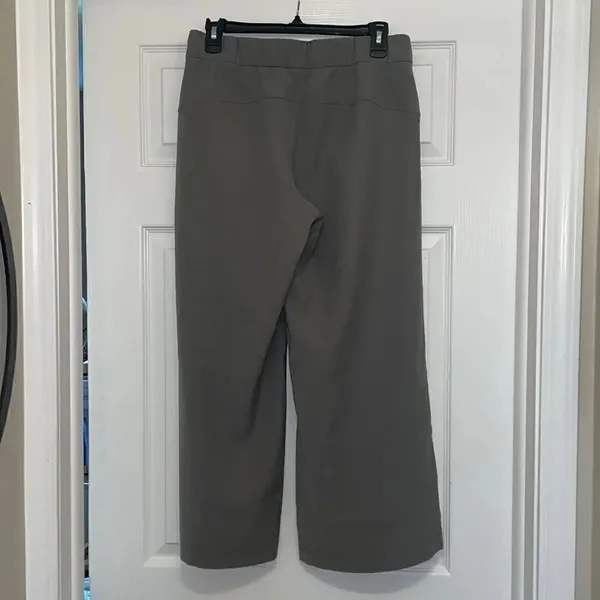 Lululemon On the Fly Wide-Leg 7/8 Pant *Woven Grey Sage - Image 3
