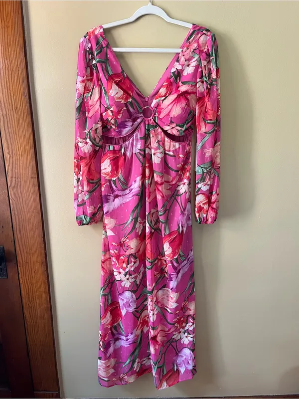 Pink Floral Midi Dress with Front Ring and Cutout Details - Image 4