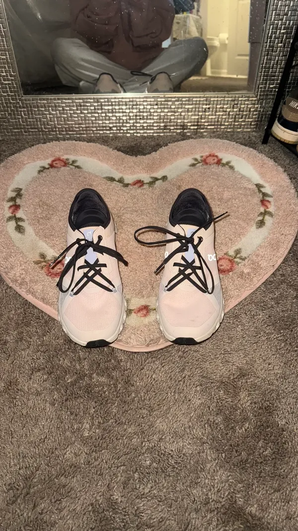 On Cloud Running Shoes - Image 2