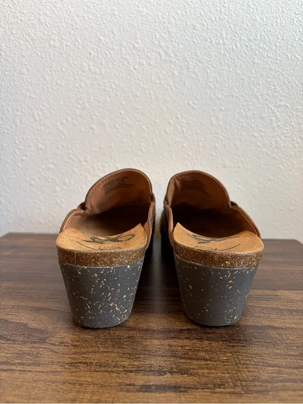 OTBT Women's Homage Wedge Clogs - Image 4