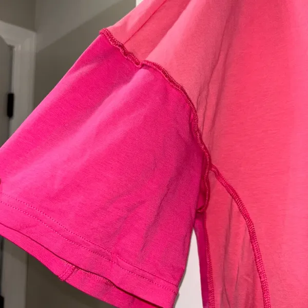2 Tone Pink Short Sleeve Top Women's Medium - Image 3