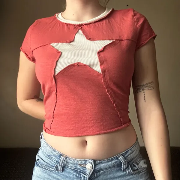 SheIn Star Patch Cropped Baby Tee Size M - Image 2