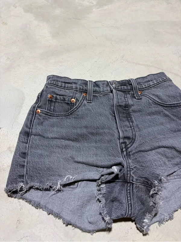Levi’s Distressed Women's Denim Shorts gray washed 25 - Image 2