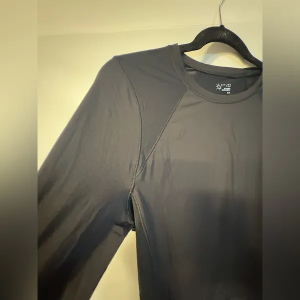 Offline by Aerie Black Long Sleeve Medium Thumbhole cutout Brand new with tags!! - Image 7