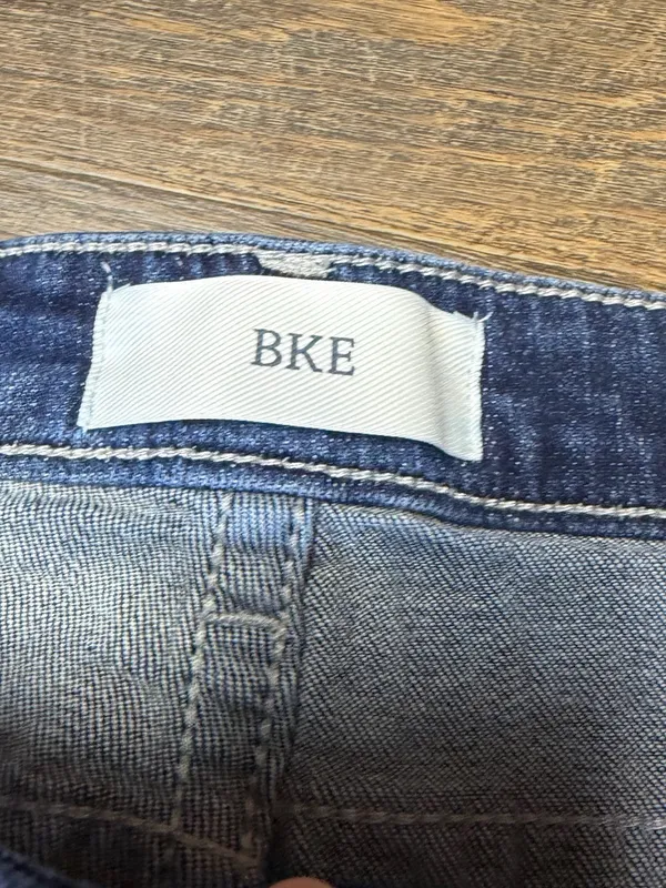 BKE Payton Denim Jean Shorts Womens 28 Dark Wash Whiskered Mid Rise Bermuda 7” - Image 3