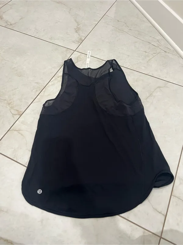 Lululemon Black Sculpt Tank Top Size 6 US - Image 3