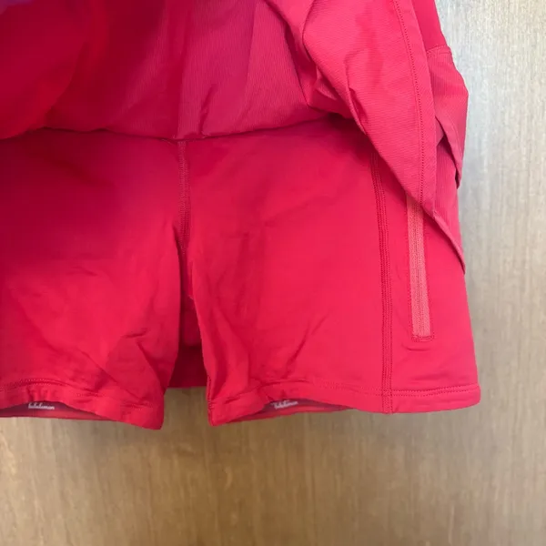 Lululemon Run Speed Squad Skirt Shorts Red Zipper pocket Sz 4. Preloved. - Image 3