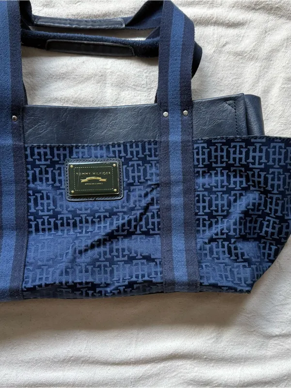 Tommy Hilfiger Navy and Midnight Blue Jacquard Logo Tote - Image 10