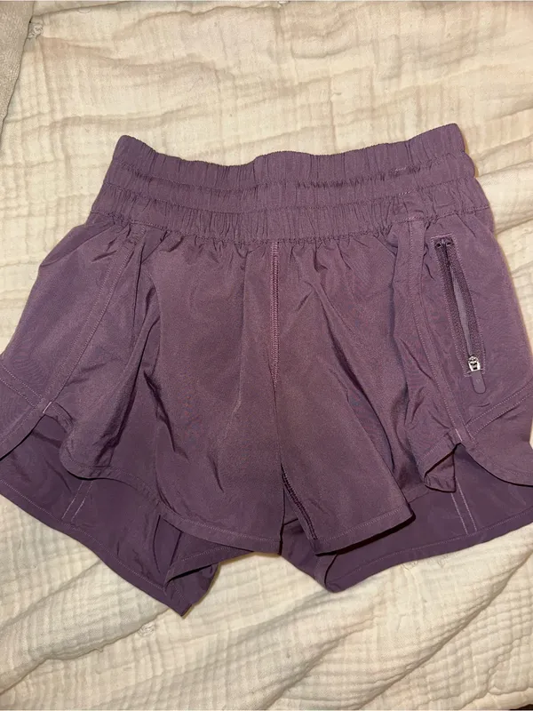 Lululemon Low Rise Tracker Shorts V size 4 - Image 4