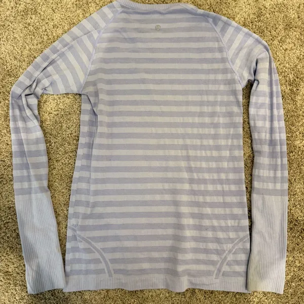 Light purple Lululemon long sleeve - Image 9