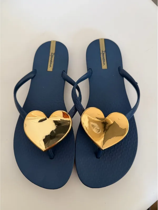 Ipanema blue flip flops with gold heart - Image 3