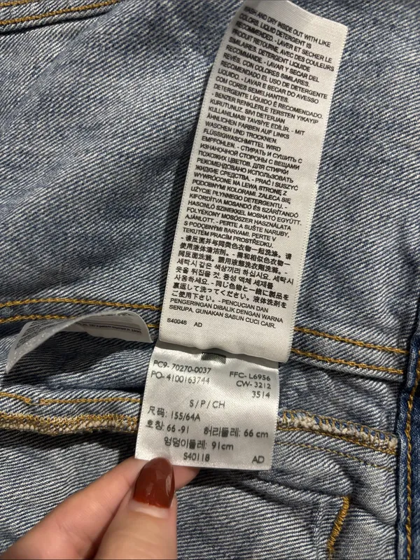 Levi’s Trucker Denim Jacket Light Wash Size Small - Image 9