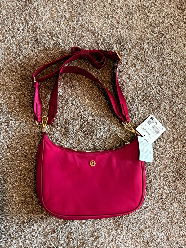 Lululemon City Essentials Small Shoulder Bag 3L Berry Rumble Sold Out color NWT - Image 5