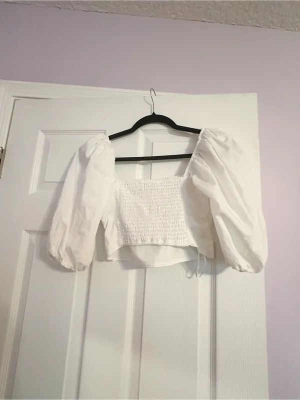 A&F Milkmaid White Puff-Sleeve Smocked Crop Top - Image 3