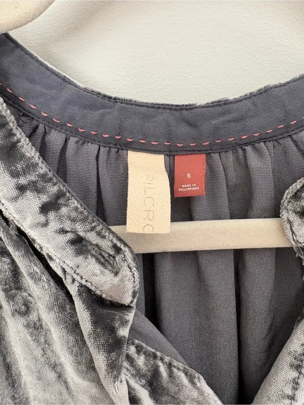 Pilcro by Anthropologie Gray Silver Velvet Blouse size Small - Image 3