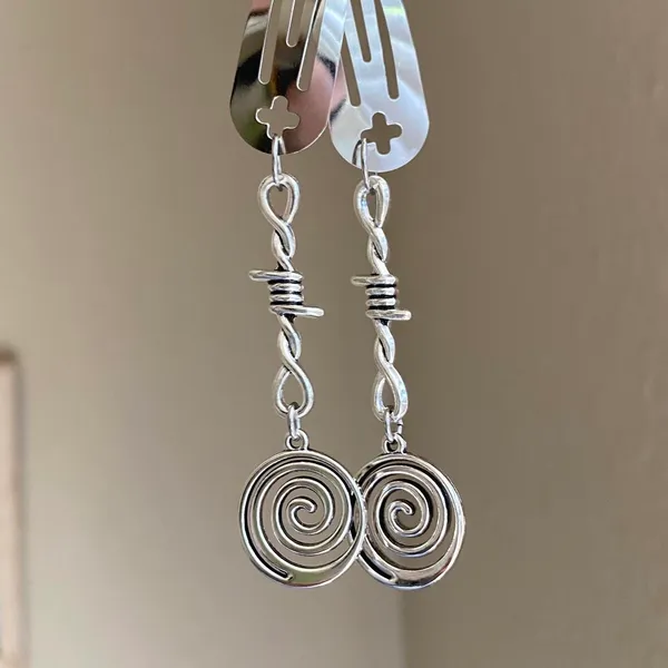 Handmade spike & spiral silver hair clips set of 2⭐️ - Image 4