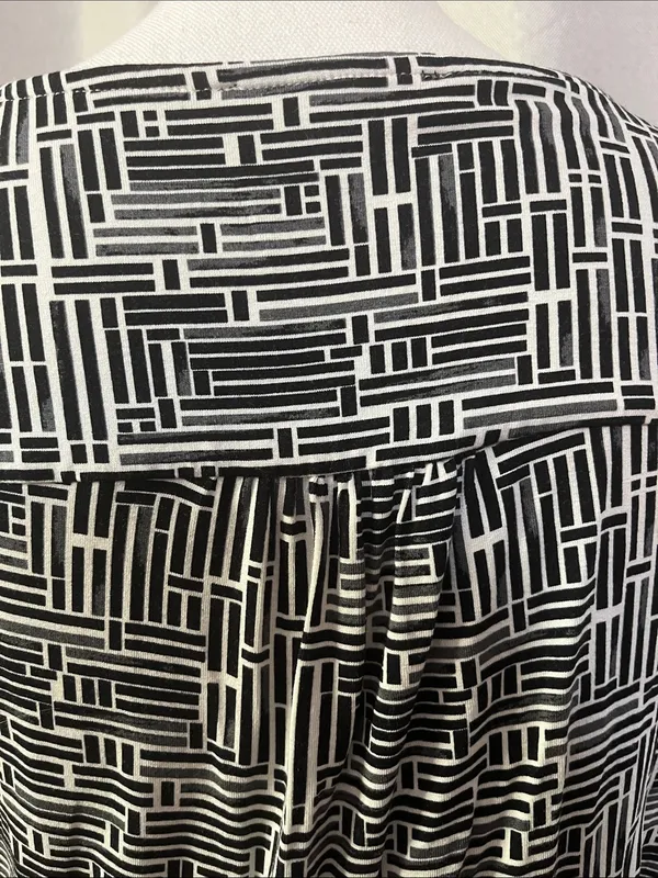 Black & White Geometric Wrap Dress - Women - Image 6