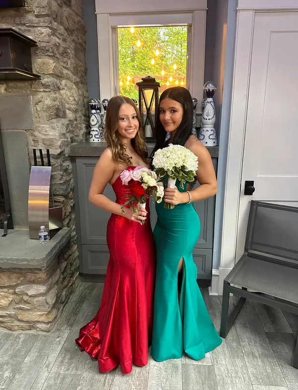 Red prom dress Size 4 - Image 2