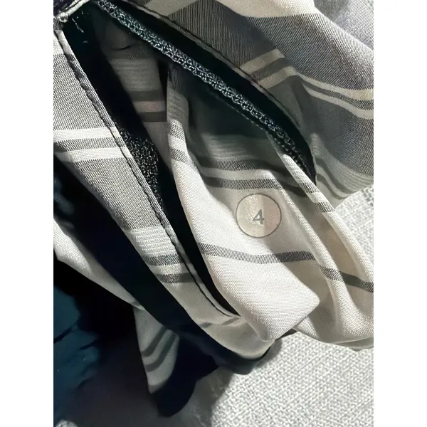 Lululemon Hotty Hot Shorts Size 4 Grey White Striped Running Athletic with Liner - Image 6
