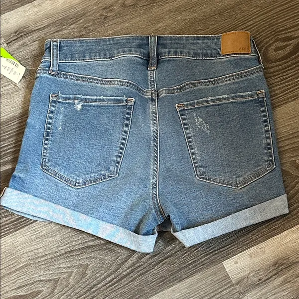 Aeropostale Women's Blue Denim High Rise Midi Shorts 3” - Image 4