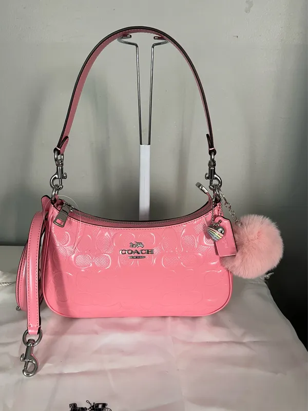 Coach Teri Shoulder Bag In Signature Leather With Heart Charm With Matching Wristlet - Image 2