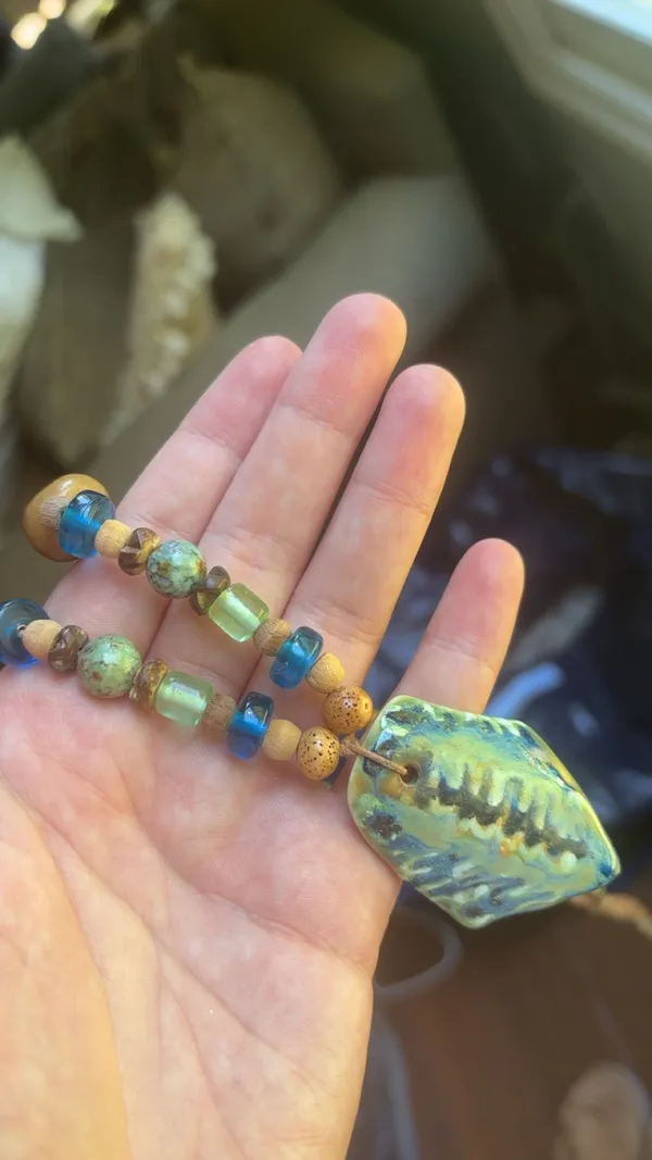Vintage beaded necklace with cool pendant - Image 2