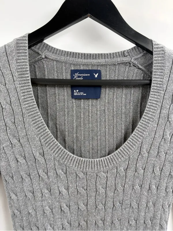 American Eagle y2k 90s 2000s grey long sleeve cable knit sweater size small - Image 3