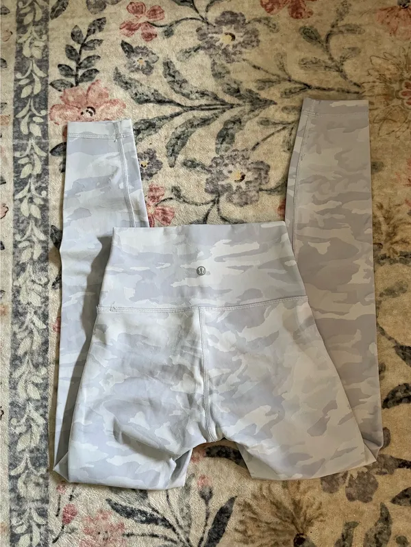 Lululemon White Camo Wunder Under 25" Leggings - Image 3