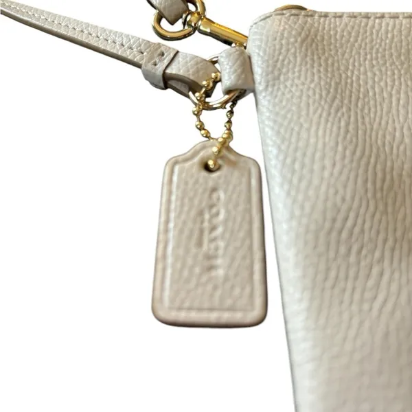 Coach Darcy Bow Cream Cross Grain Leather Small Wristlet Top Zipper - Image 6