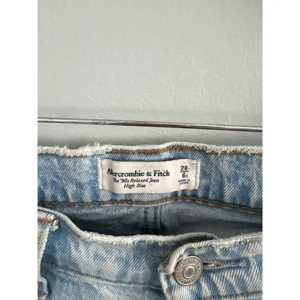 Abercrombie & Fitch The 90s Relaxed Jeans Size 28/6S - Image 2