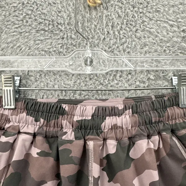 Lululemon Hotty Hot Low Rise Shorts 4" Heritage 365 Camo Misty Mauve‎ Women 4 - Image 5