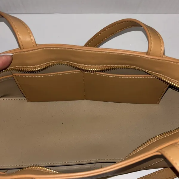 Source Unknown Elegant Tan Vegan Leather Tote Bag Cool Shape Very Chic❤️ - Image 6