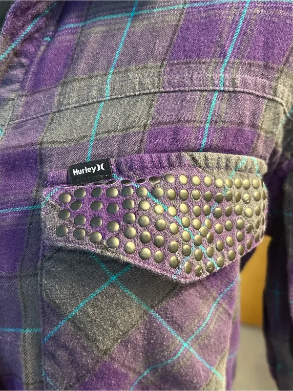Hurley purple gray blue plaid flannel long sleeve metal stud pocket flaps size L - Image 5