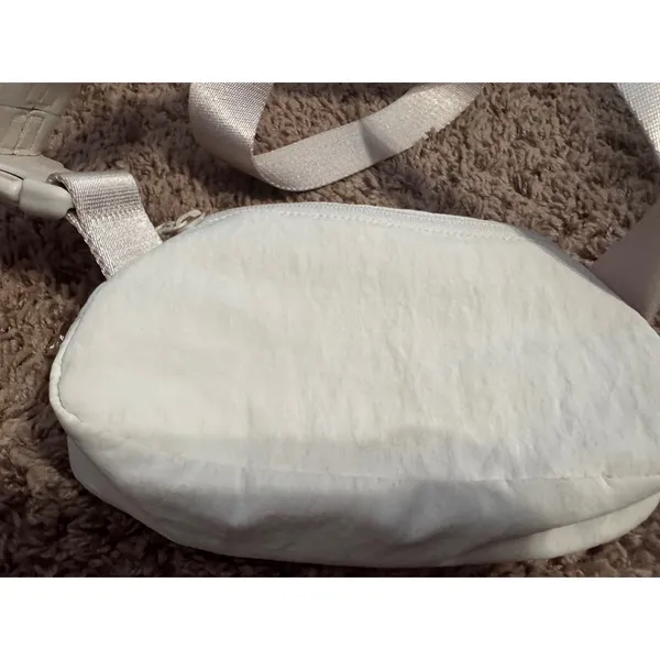 Lululemon Everywhere Belt Bag 1L White‎ Opal Crossbody Waist Bag - Image 6