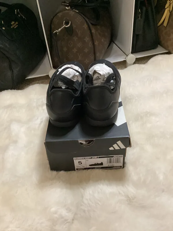 Adidas Barreda Mary Jane’s 6.5 - Image 4